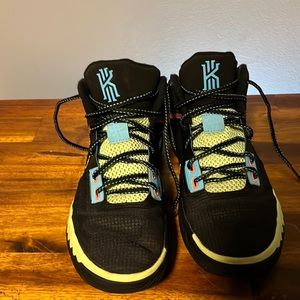Brand: Nike    Shoe name:Kryie Irving flytrap four.  Size: 7.5 mens